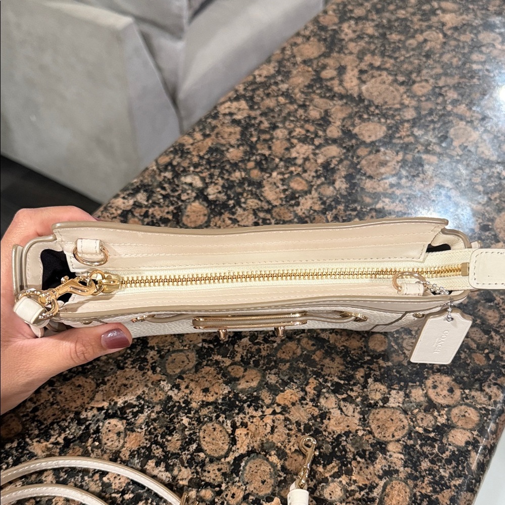 Coach Swagger wristlet/small crossbody bag (ivory/cream) - Picture 9 of 11